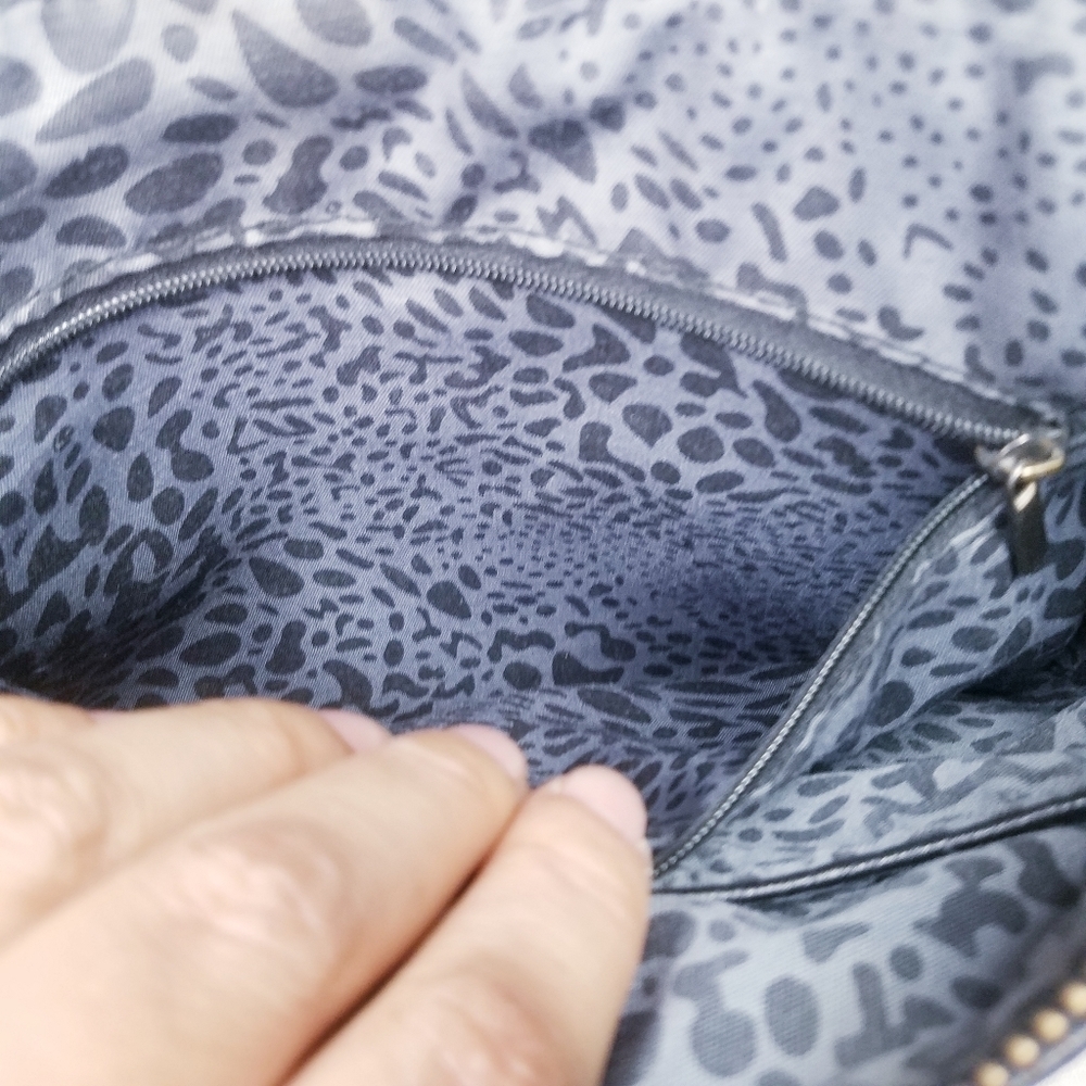 🌸Vegan Leather Gold Stud Purse + Chain - Picture 9 of 9